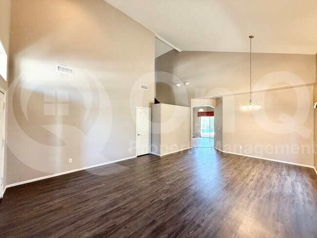 Building Photo - 11434 E Cliffrose Ln