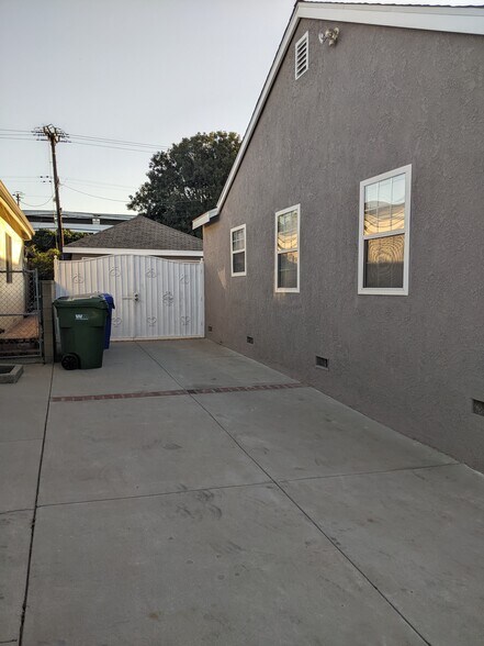 Building Photo - 3318 W 157th St
