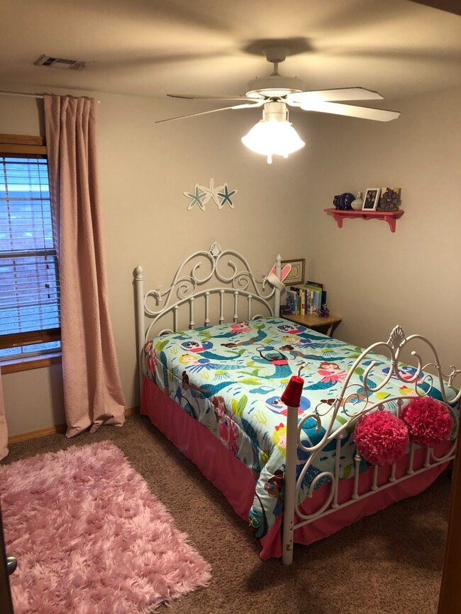 Building Photo - 2203 S Devin Lea St