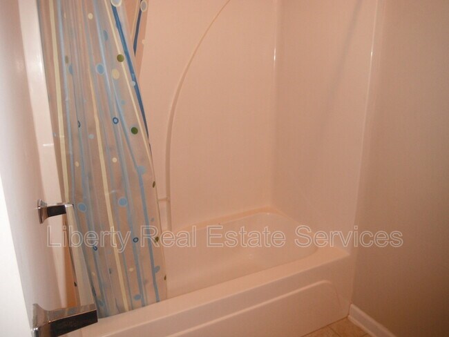 Building Photo - 306 N Main St