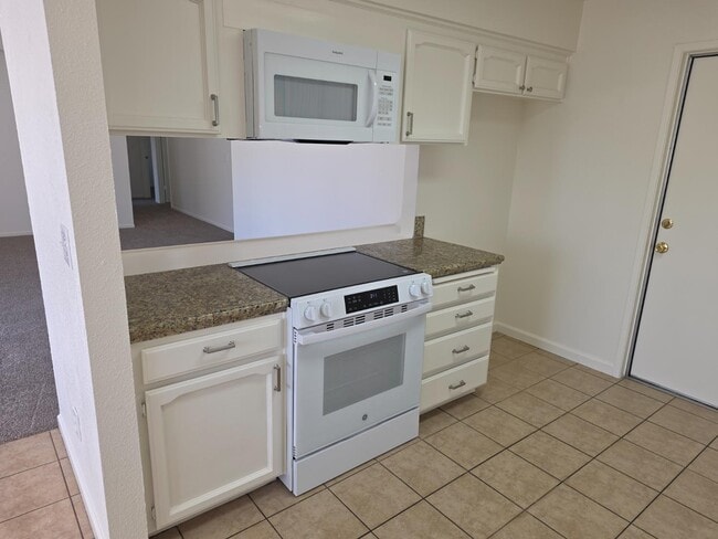 Building Photo - 4951 E Fillmore Ave