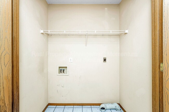 Building Photo - 3348 S Doris Ct