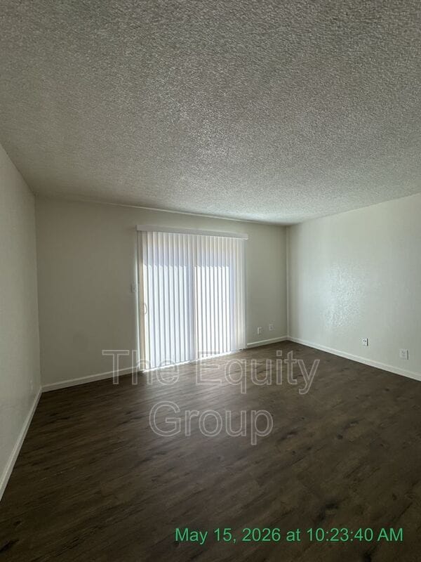 Building Photo - 1426 W Elowin Ave