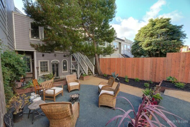 Building Photo - 622 Haight St