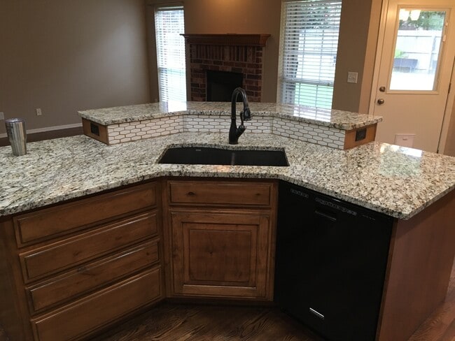 Building Photo - 4201 W Kent St