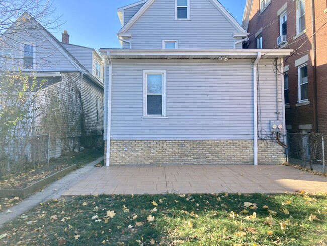 Backyard Deck + Garden - 3058 N Fratney St