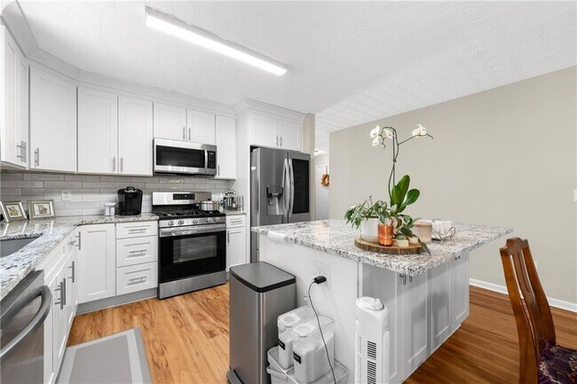 Building Photo - 3751 Roxfield Dr NE