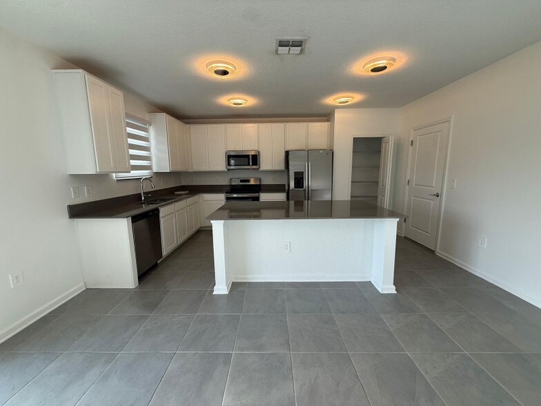 Building Photo - 1002 John Jacob Rd