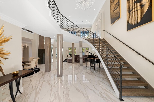 Building Photo - 2307 N Riverside Dr