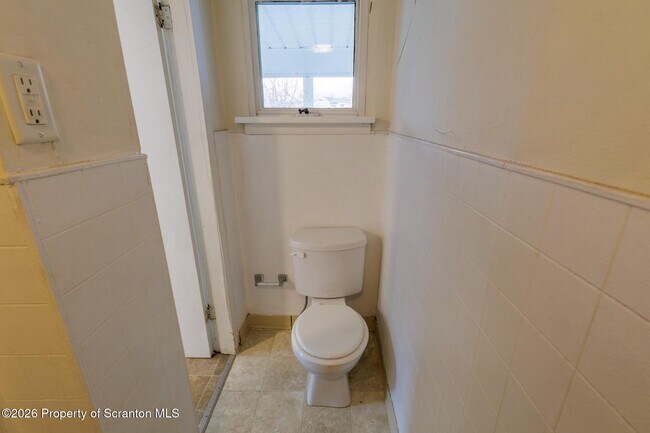 Building Photo - 623 E Elm St