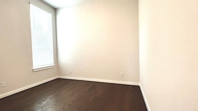 Building Photo - 212 Milas Cv