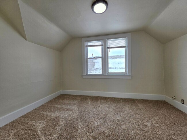 Building Photo - 1020-1022 Smith St