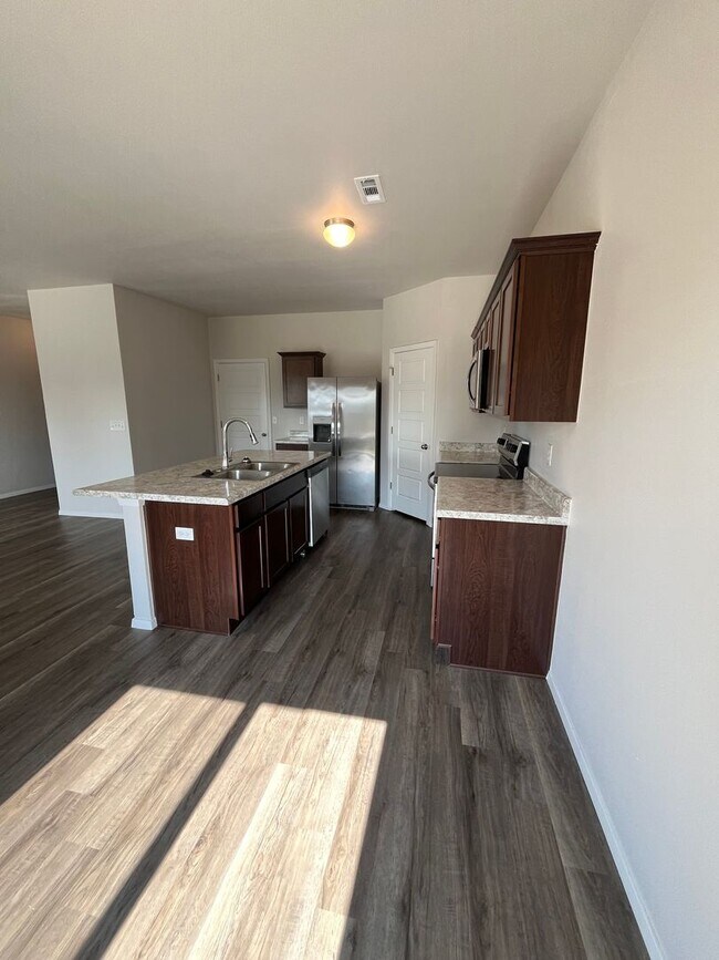 Building Photo - *Pre-leasing* Three Bedroom | Two and a Half Bathroom Home in Farmington