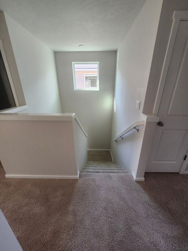Building Photo - Brand New Construction! 4 bed/2.5 ba Townh...