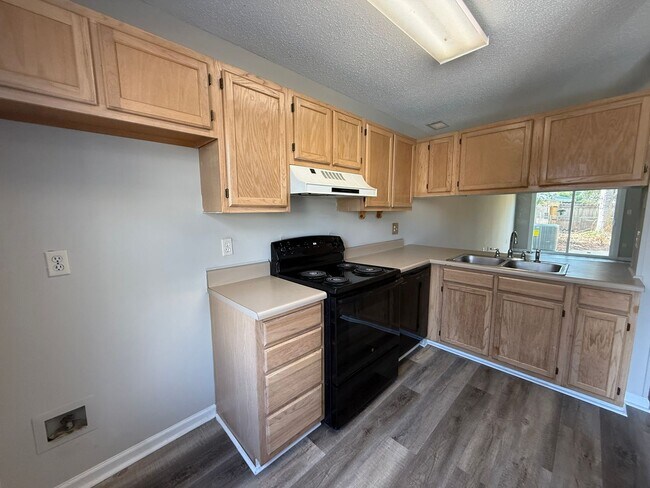 Building Photo - 2BR/1.5 BATH Townhome in Augusta/Martinez - water & trash included