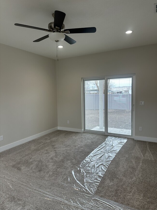 Building Photo - 236 S 200 W