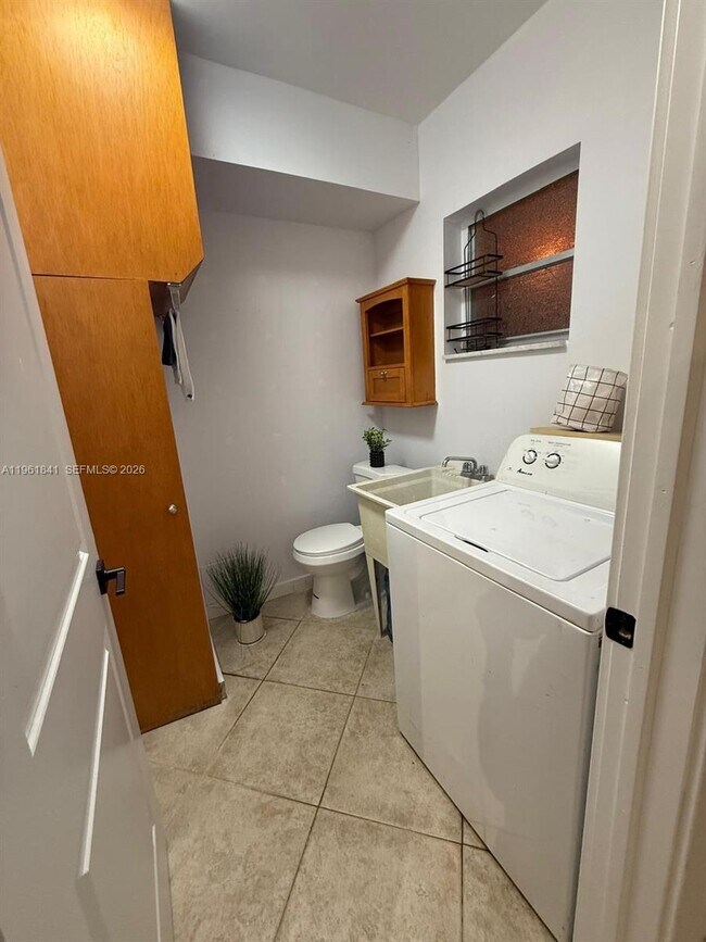 Building Photo - 2815 NE 201st Terrace