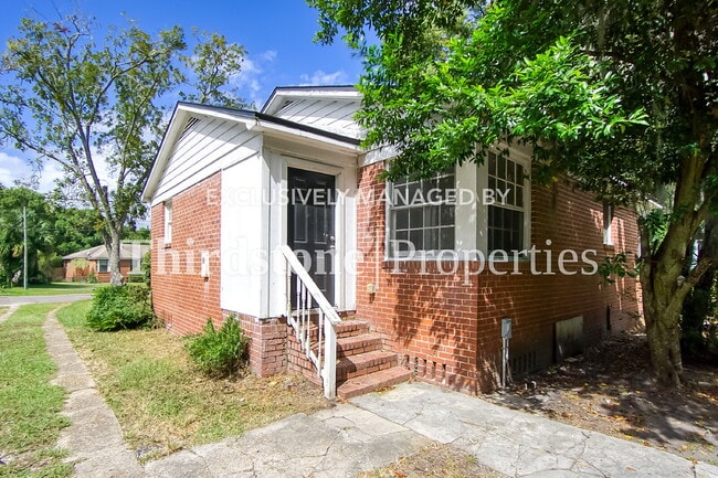 Building Photo - 8057 Oakwood St