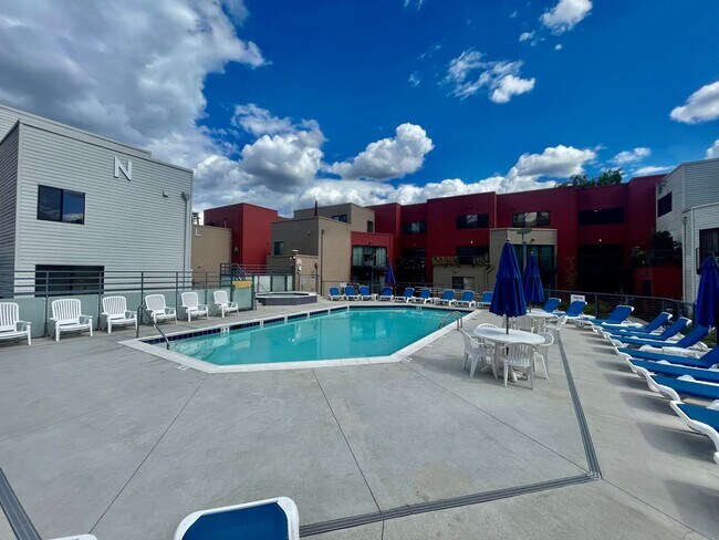 Building Photo - Spacious 2BR/2BA Condo – 1,086 SF + Parking + River Views | NW Portland