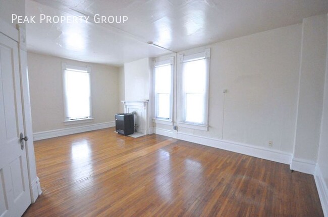 Building Photo - 248 1/2 W. 5th Avenue Front-