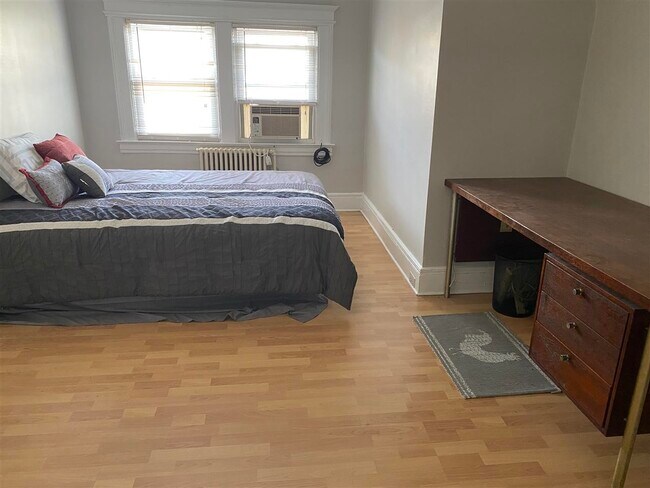 Building Photo - 163 Jewett Ave