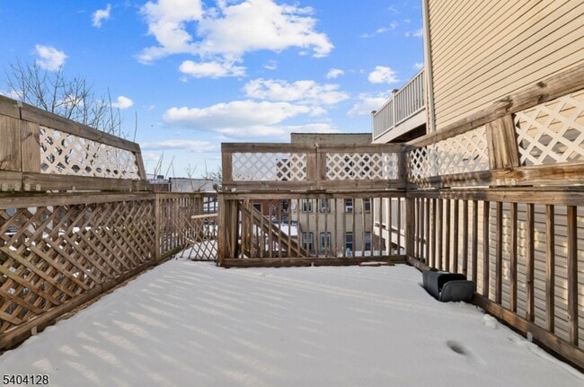 Building Photo - 15 Wales Ave