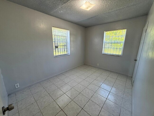 Building Photo - 17921 NW 5th Ave