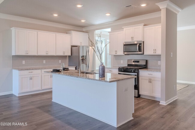 Building Photo - 400 Eastwood Dr