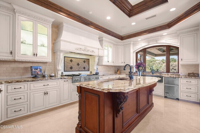 Building Photo - 4358 Cresthaven Dr