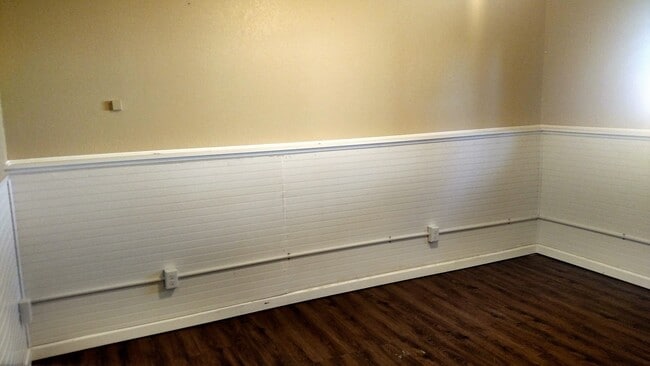 Building Photo - 3+ Bedroom 2.5 Bathroom 2 Car Garage Home ...