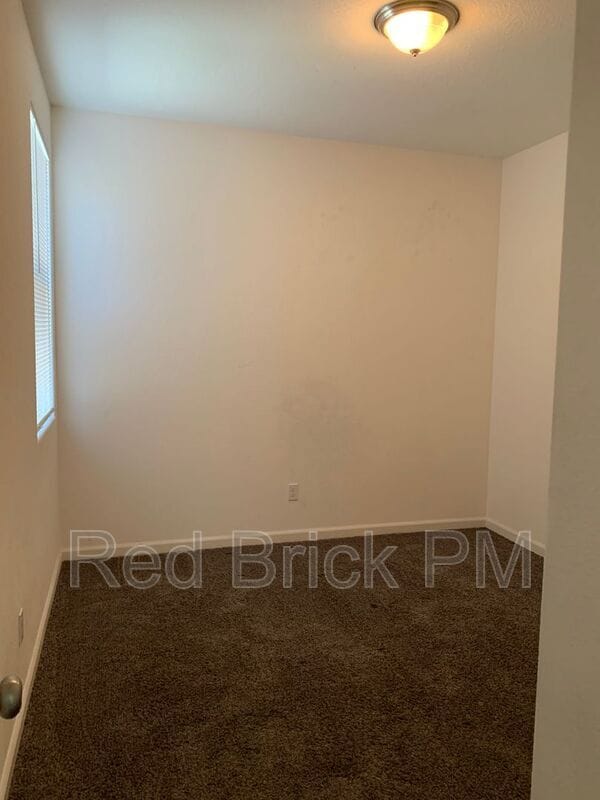 Building Photo - 816 Castellona Dr