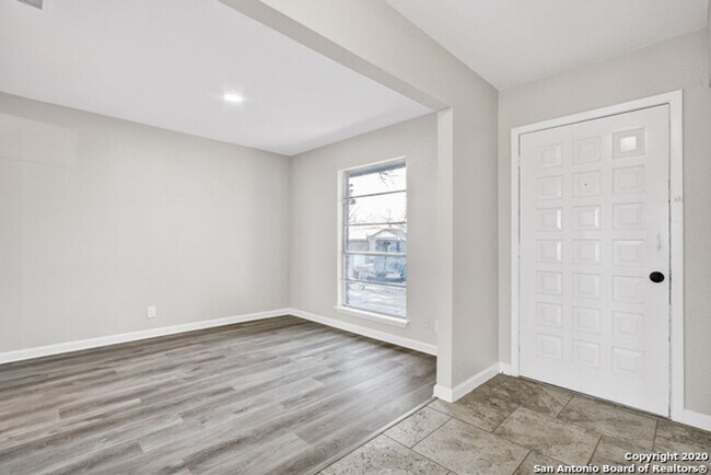 Building Photo - Move-in ready 3-bedroom, 2-bath home in San Antonio