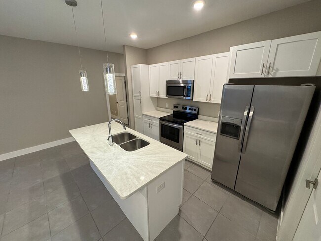 Building Photo - INCREDIBLE 4 Bedroom, 2 Bathroom Home in Poinciana!