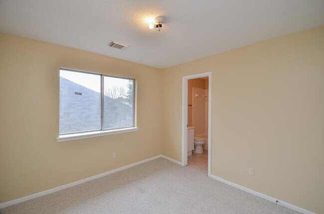 Building Photo - 139 Skycrest Dr