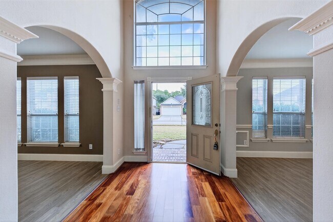 Building Photo - 13835 Bentpath Dr