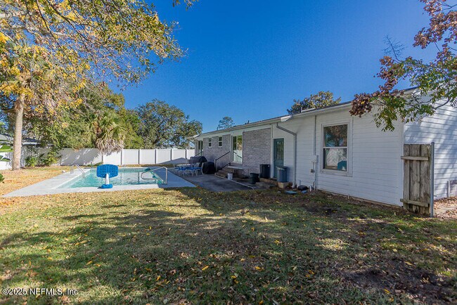 Building Photo - 14443 Stacey Rd