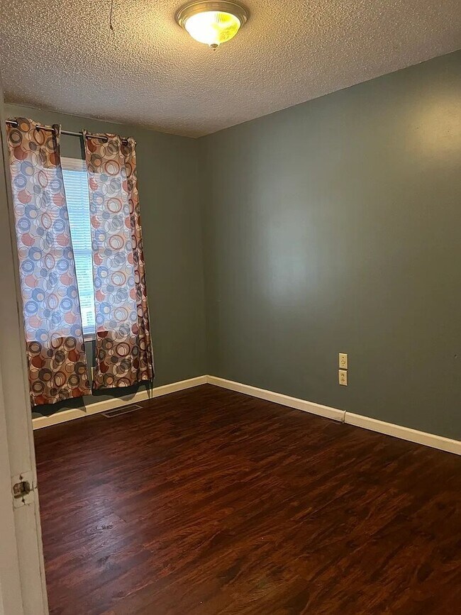 Building Photo - Charming Single Family Home in the Heart of Elizabethton