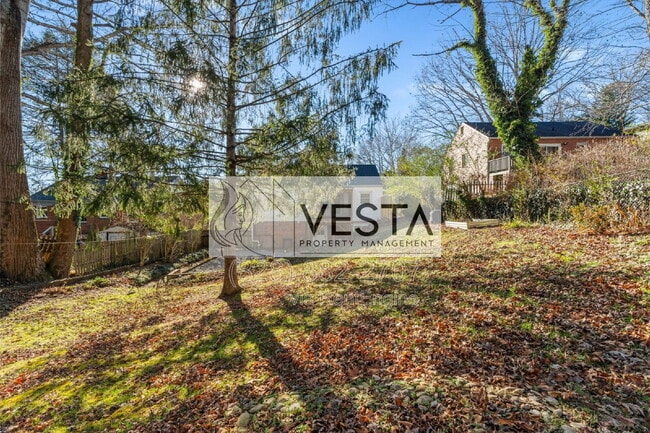 Building Photo - 18 Canterbury Rd