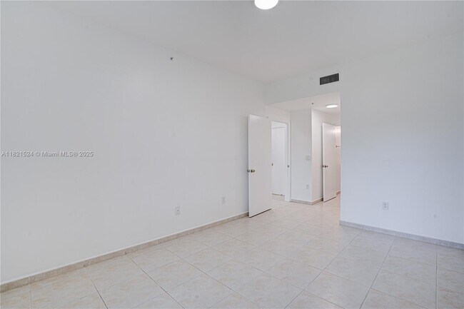 Building Photo - 7200 NW 114th Ave