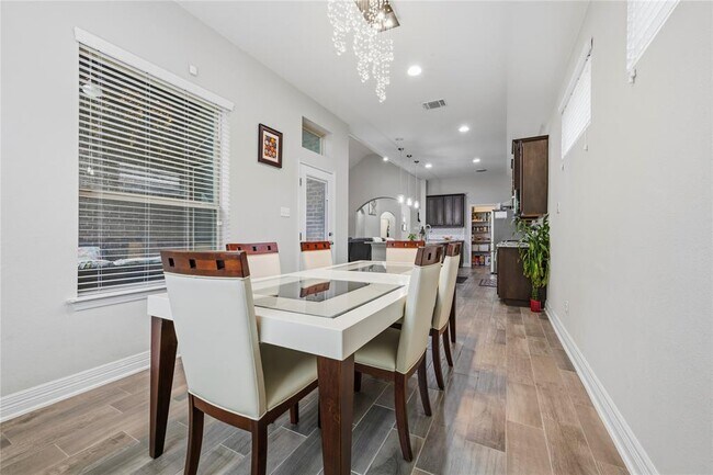 Building Photo - 3013 Chalice Well Dr