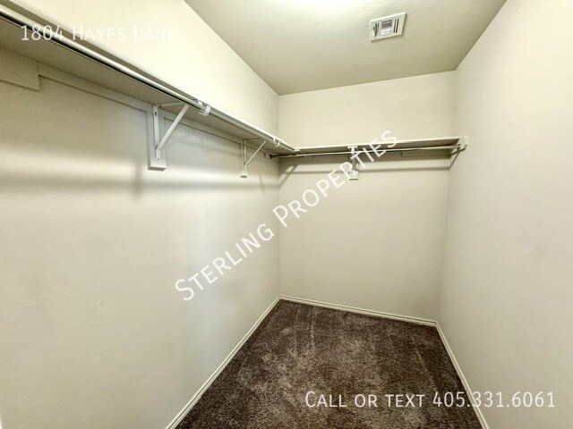 Building Photo - 1804 Hayes Ln