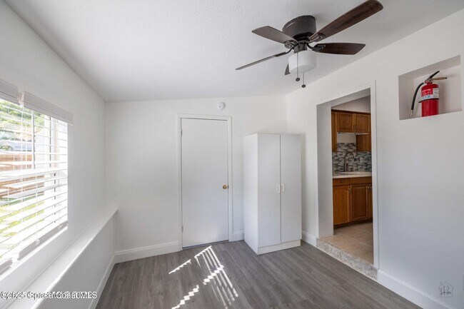 Building Photo - 472 Camel Cir