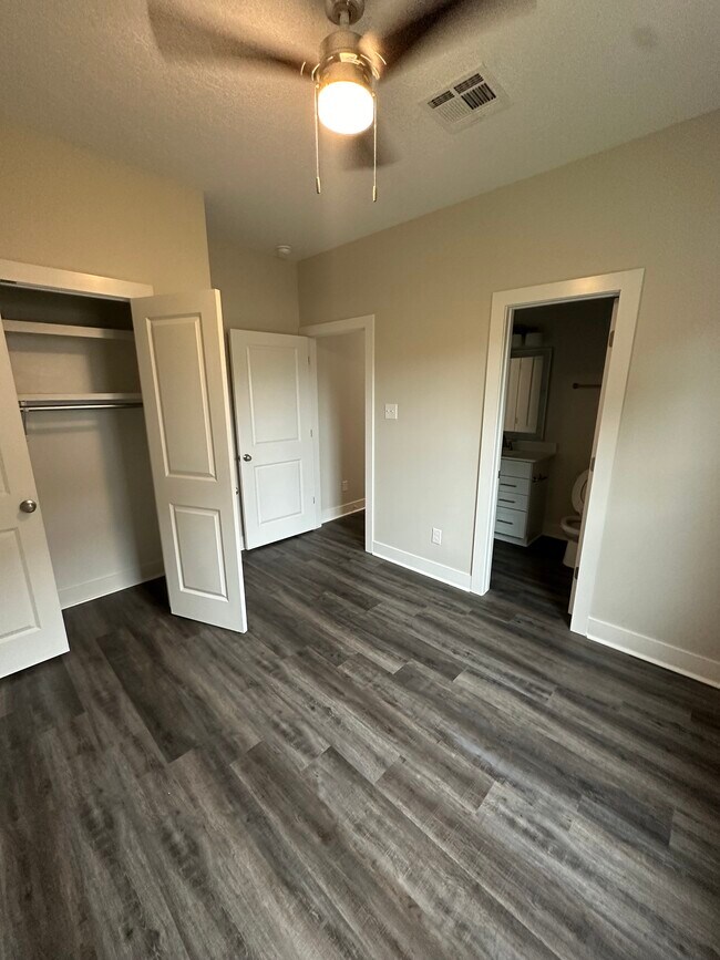 Building Photo - 1713 Bilbo St