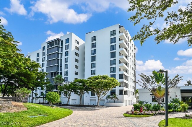Primary Photo - 2400 Gulf Shore Blvd N