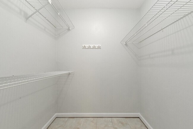 Building Photo - 2046 Gardenbrook Ln