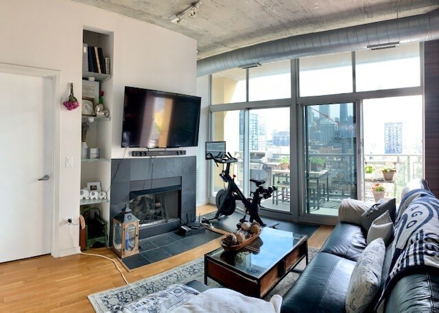 Building Photo - 700 N Larrabee St