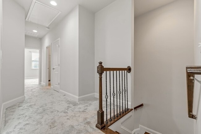 Building Photo - 1444 Channing Dr