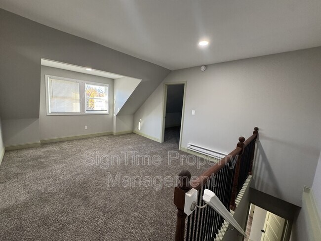 Building Photo - 25 Wayside Ave