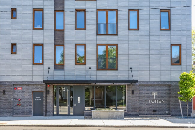 Building entrance - Ttoren Flats