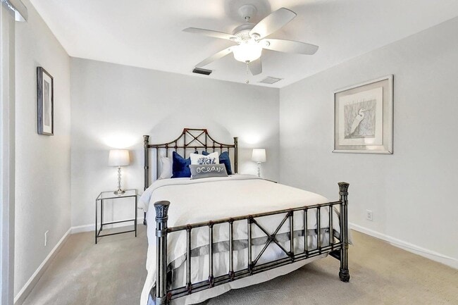 Building Photo - 3567 Commodore Cir